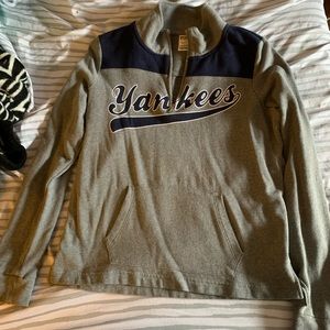 New York Yankees sweatshirt